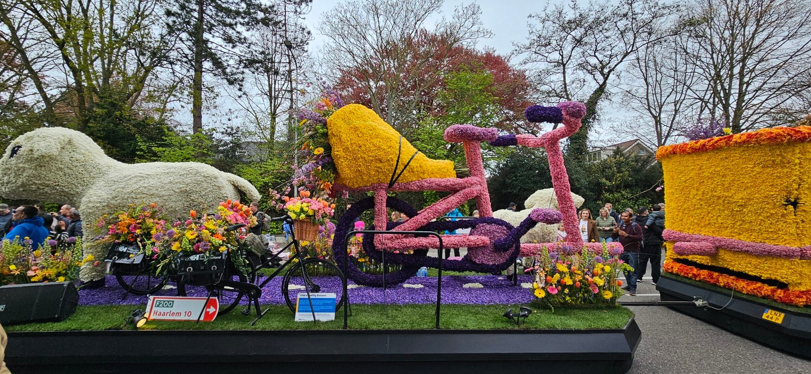 Flower parade floats at the Annual Bloemencorso Sassenheim 2026